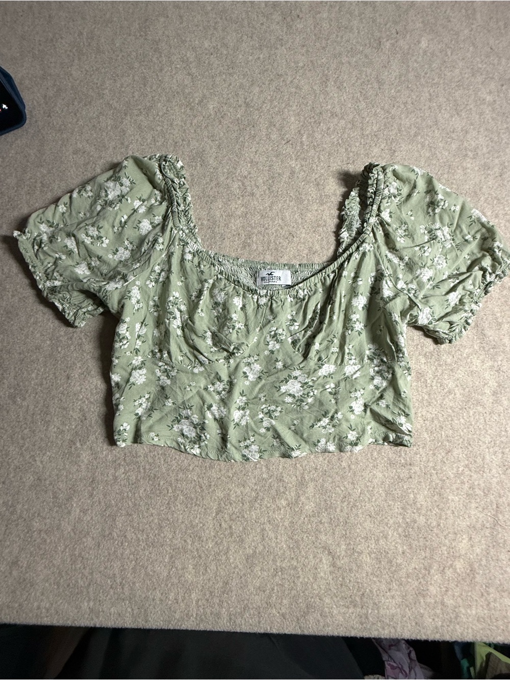 Hollister Light Sage Green Floral Puff-Sleeve Crop Top‎ - Picture 2 of 9